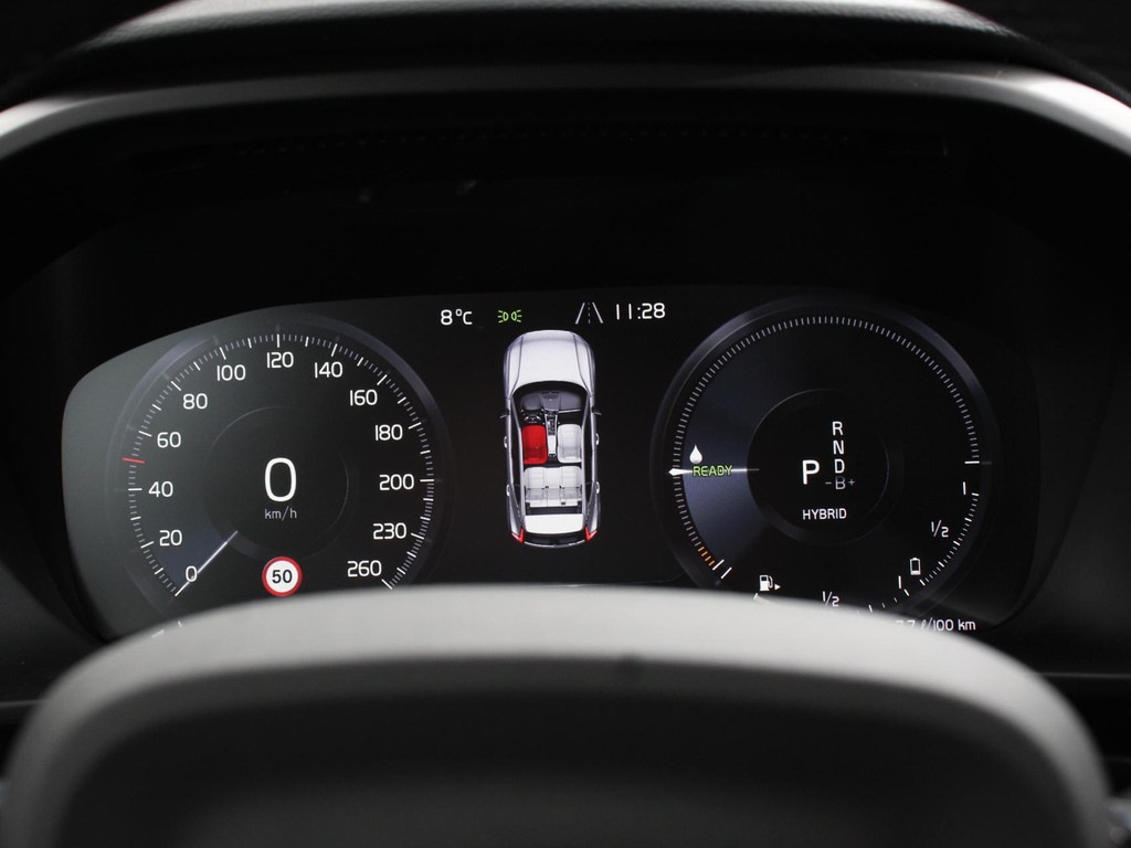 VOLVO, XC40