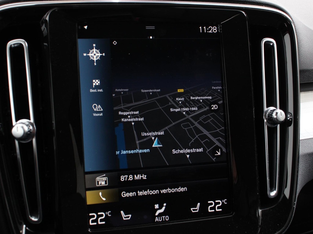 VOLVO, XC40