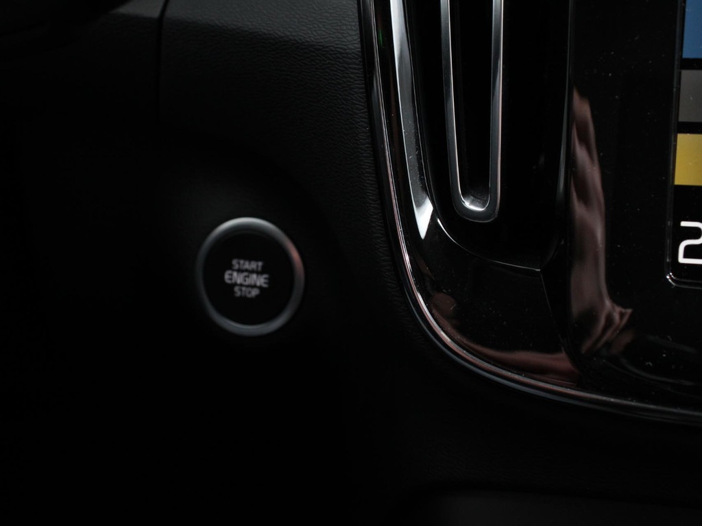 VOLVO, XC40