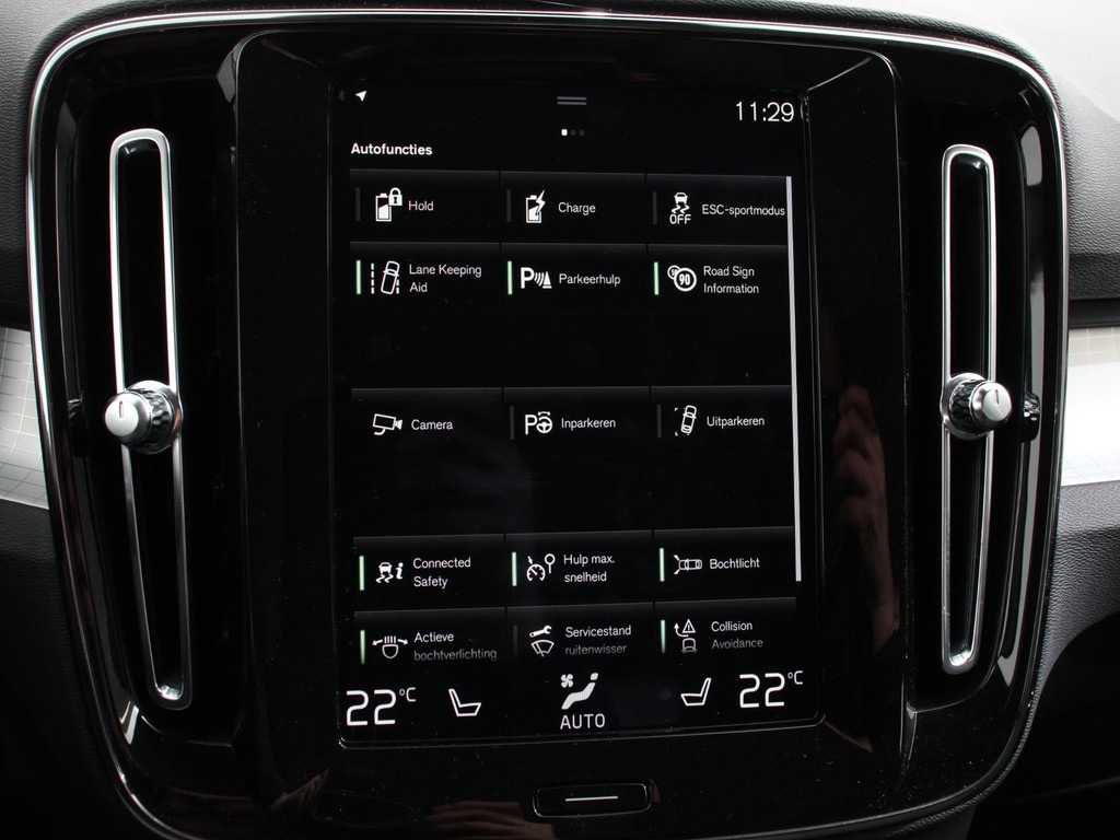 VOLVO, XC40