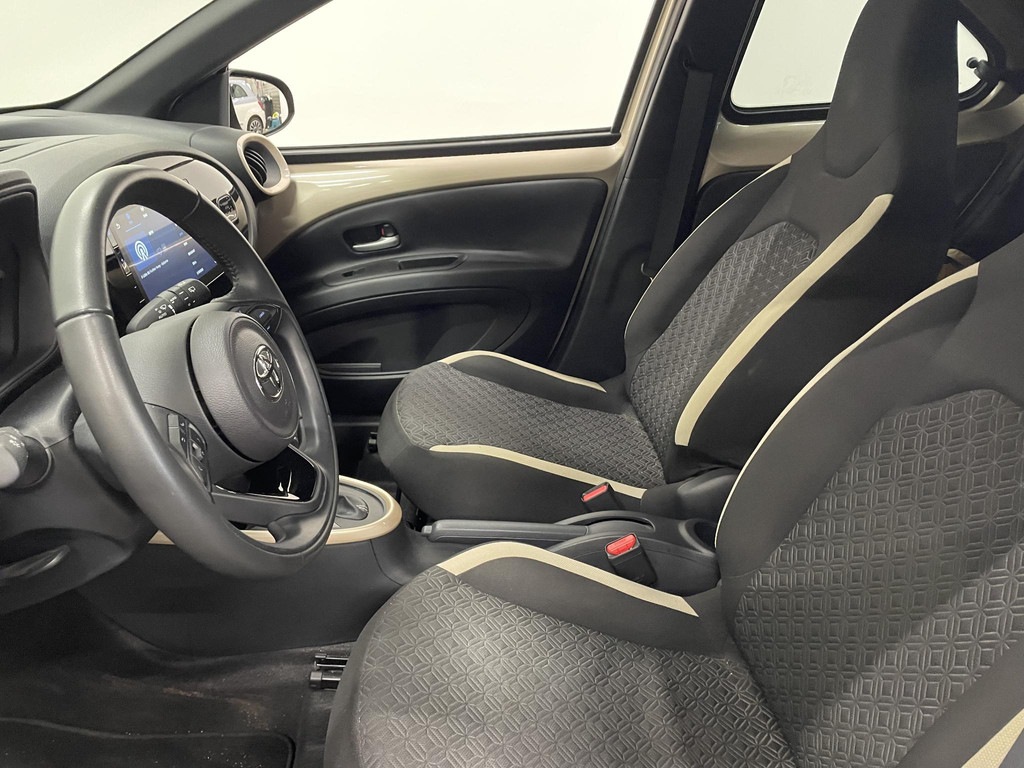 TOYOTA, AYGO X