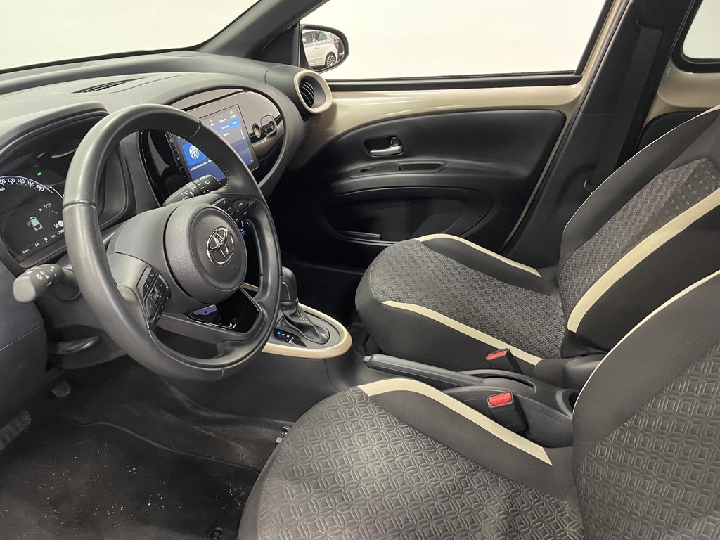 TOYOTA, AYGO X