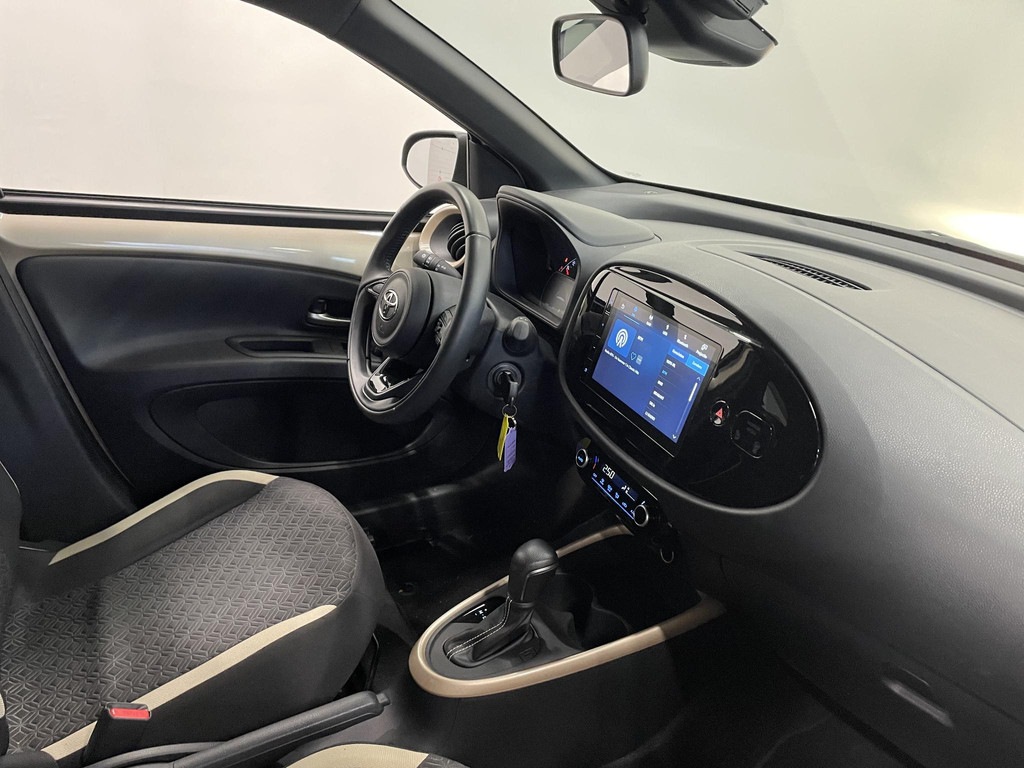 TOYOTA, AYGO X