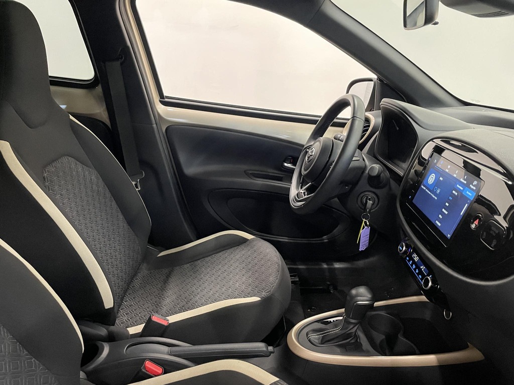 TOYOTA, AYGO X
