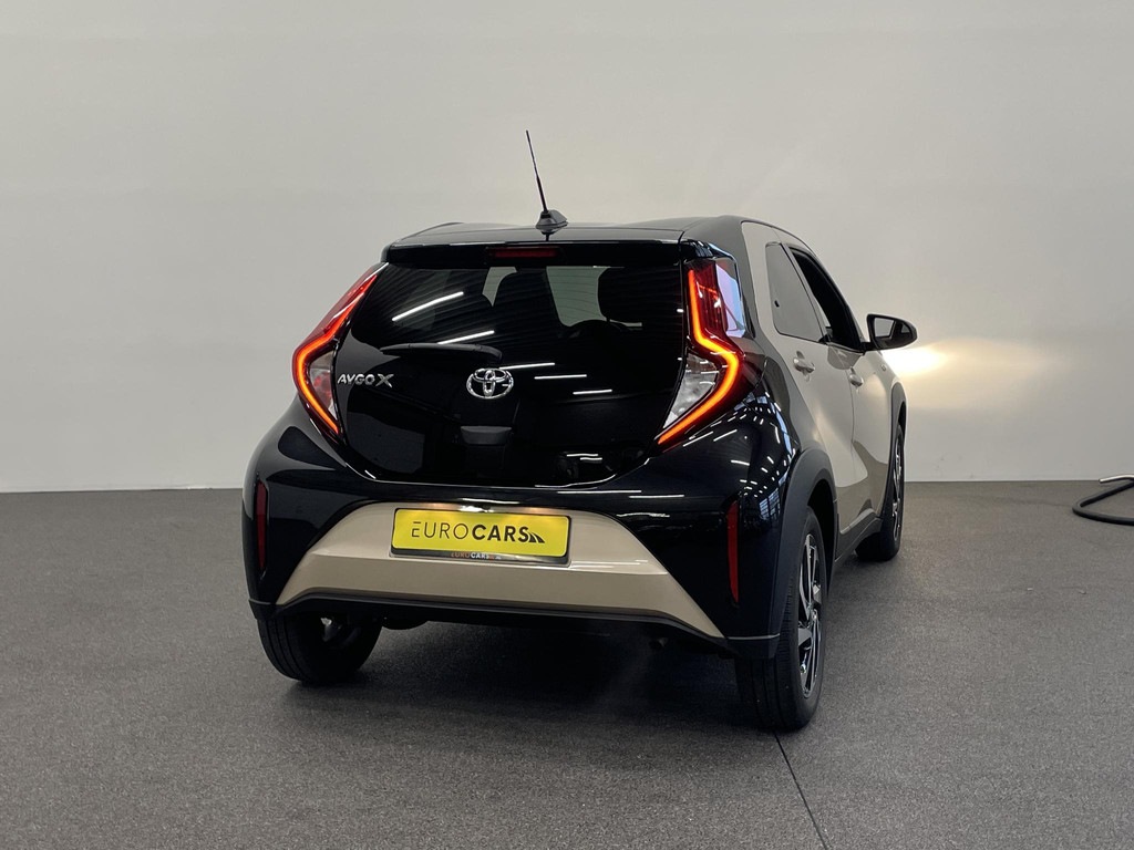 TOYOTA, AYGO X