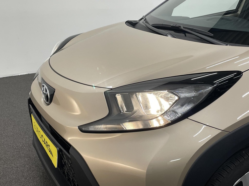TOYOTA, AYGO X