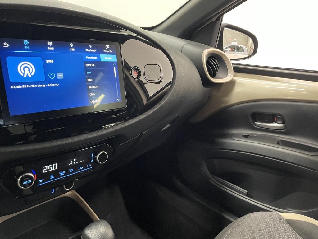 TOYOTA, AYGO X