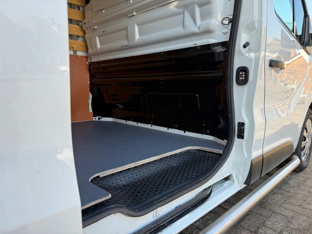 RENAULT TRAFIC L2H1 2.0 dCi 120PK Navi  Airco Trekhaak, VDW Cars, Enschede