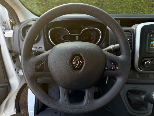 RENAULT TRAFIC L2H1 2.0 dCi 120PK Navi  Airco Trekhaak, VDW Cars, Enschede