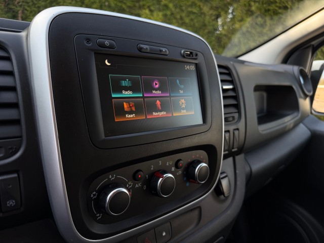 RENAULT TRAFIC L2H1 2.0 dCi 120PK Navi  Airco Trekhaak, VDW Cars, Enschede