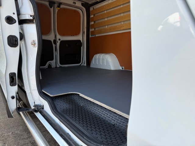 RENAULT TRAFIC L2H1 2.0 dCi 120PK Navi  Airco Trekhaak, VDW Cars, Enschede