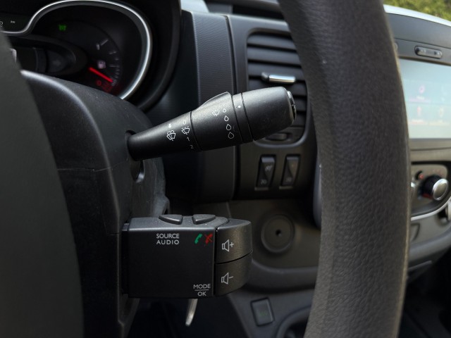 RENAULT TRAFIC L2H1 2.0 dCi 120PK Navi  Airco Trekhaak, VDW Cars, Enschede