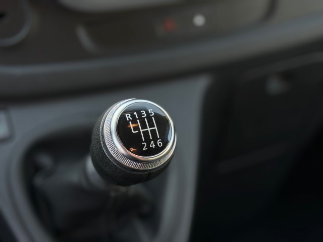 RENAULT TRAFIC L2H1 2.0 dCi 120PK Navi  Airco Trekhaak, VDW Cars, Enschede