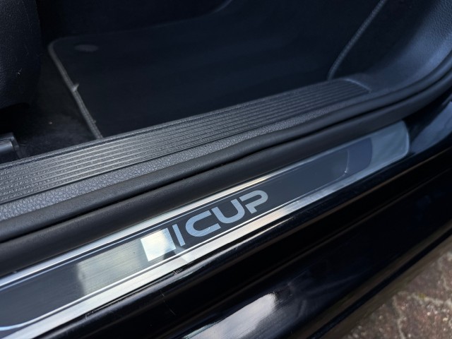 VOLKSWAGEN GOLF 1.2 TSI CUP Edition / Clima / Stoelverwarming, VDW Cars, Enschede