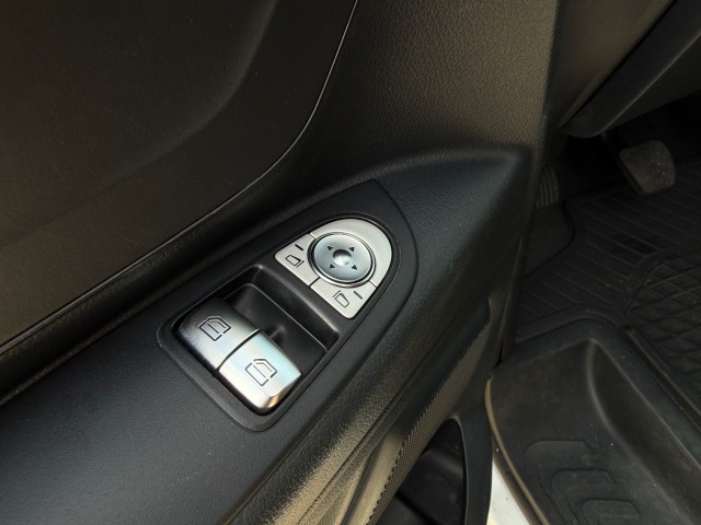 MERCEDES-BENZ VITO 116 CDI L2H1 Airco / Afneembare trekhaak (2500KG), Cruise, Navi, Parkeersensoren, VDW Cars, Enschede