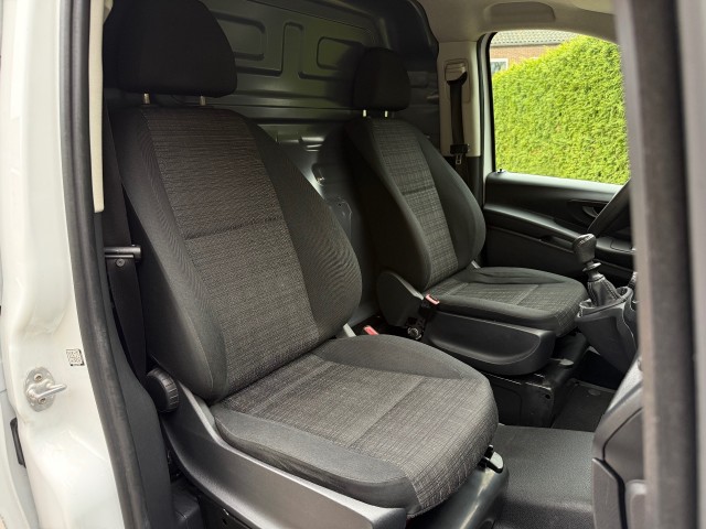 MERCEDES-BENZ VITO 111CDI Lang / Airco / Apple CarPlay / Trekhaak / Navi , VDW Cars, Enschede