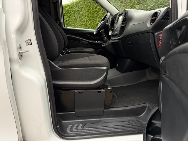 MERCEDES-BENZ VITO 111CDI Lang / Airco / Apple CarPlay / Trekhaak / Navi , VDW Cars, Enschede