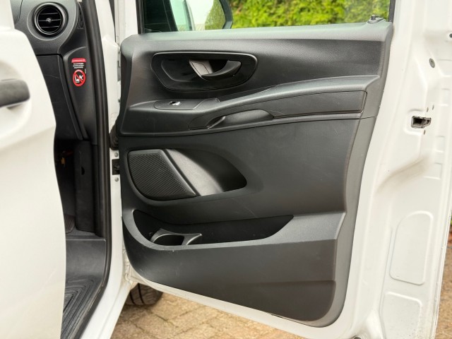 MERCEDES-BENZ VITO 111CDI Lang / Airco / Apple CarPlay / Trekhaak / Navi , VDW Cars, Enschede