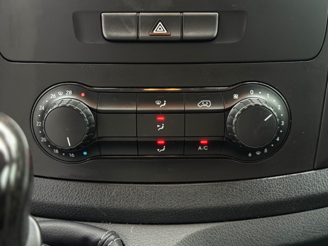 MERCEDES-BENZ VITO 111CDI Lang / Airco / Apple CarPlay / Trekhaak / Navi , VDW Cars, Enschede