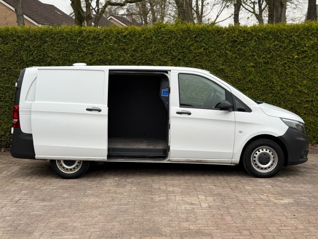 MERCEDES-BENZ VITO 111CDI Lang / Airco / Apple CarPlay / Trekhaak / Navi , VDW Cars, Enschede