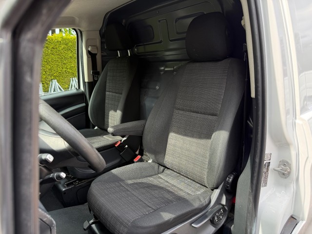 MERCEDES-BENZ VITO 111CDI Lang / Airco / Cruise / Camera / Navi / Parkeersensoren / Trekhaak, VDW Cars, Enschede