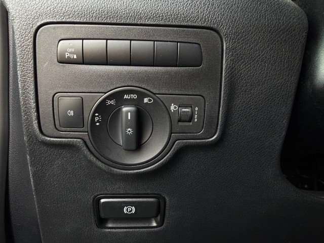 MERCEDES-BENZ VITO 111CDI Lang / Airco / Cruise / Camera / Navi / Parkeersensoren / Trekhaak, VDW Cars, Enschede