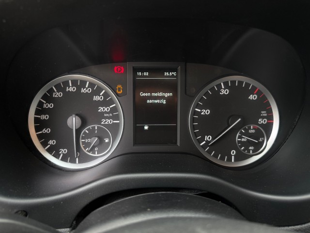 MERCEDES-BENZ VITO 111CDI Lang / Airco / Cruise / Camera / Navi / Parkeersensoren / Trekhaak, VDW Cars, Enschede
