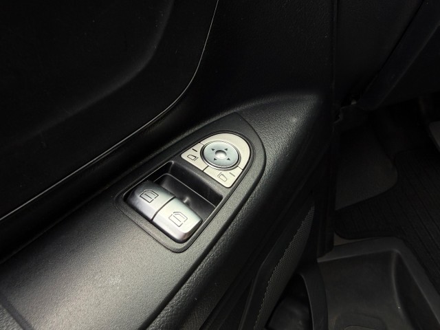 MERCEDES-BENZ VITO 111CDI Lang / Airco / Cruise / Camera / Navi / Parkeersensoren / Trekhaak, VDW Cars, Enschede