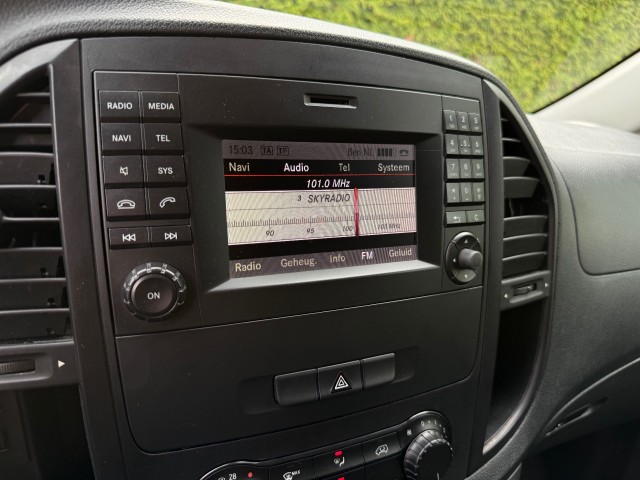 MERCEDES-BENZ VITO 111CDI Lang / Airco / Cruise / Camera / Navi / Parkeersensoren / Trekhaak, VDW Cars, Enschede