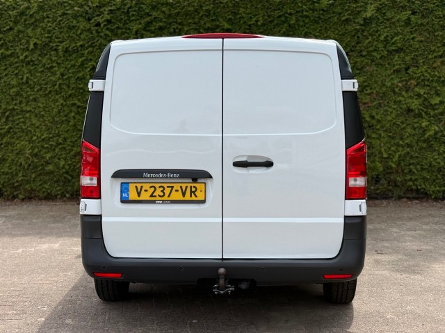 MERCEDES-BENZ VITO 111CDI Lang / Airco / Cruise / Camera / Navi / Parkeersensoren / Trekhaak, VDW Cars, Enschede