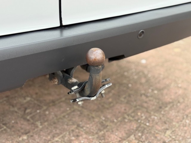 MERCEDES-BENZ VITO 111CDI Lang / Airco / Cruise / Camera / Navi / Parkeersensoren / Trekhaak, VDW Cars, Enschede