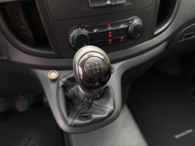 MERCEDES-BENZ VITO 111CDI Lang / Airco / Cruise / Camera / Navi / Parkeersensoren / Trekhaak, VDW Cars, Enschede
