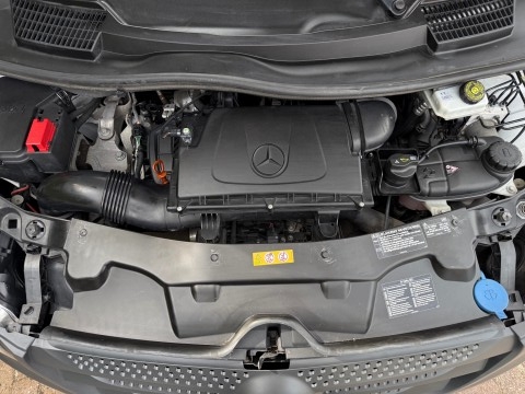 MERCEDES-BENZ VITO 111CDI Lang / Airco / Cruise / Camera / Navi / Parkeersensoren / Trekhaak, VDW Cars, Enschede