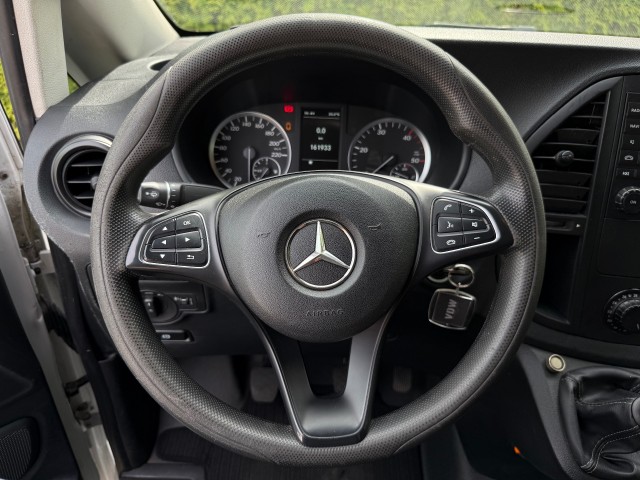 MERCEDES-BENZ VITO 111CDI Lang / Airco / Cruise / Camera / Navi / Parkeersensoren / Trekhaak, VDW Cars, Enschede