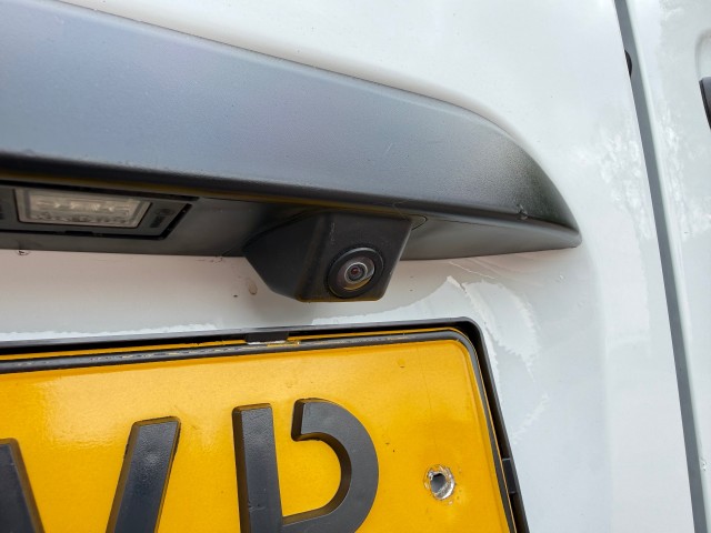 MERCEDES-BENZ VITO 111CDI Lang / Airco / Cruise / Camera / Navi / Parkeersensoren / Trekhaak, VDW Cars, Enschede