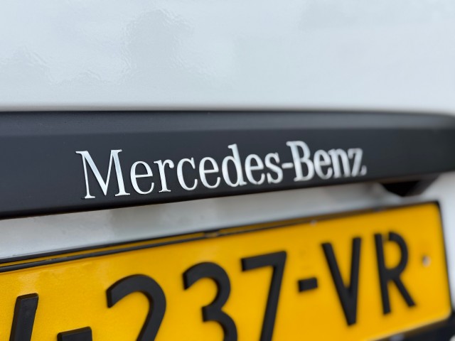 MERCEDES-BENZ VITO 111CDI Lang / Airco / Cruise / Camera / Navi / Parkeersensoren / Trekhaak, VDW Cars, Enschede
