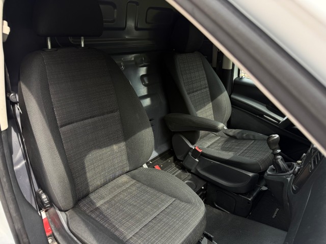 MERCEDES-BENZ VITO 111CDI Lang / Airco / Cruise / Camera / Navi / Parkeersensoren / Trekhaak, VDW Cars, Enschede