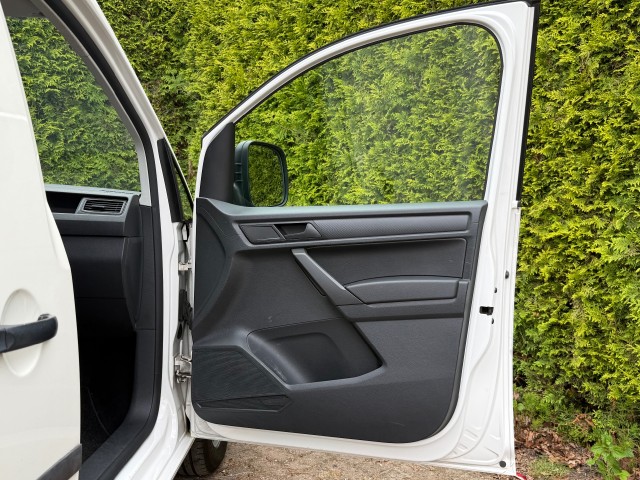 VOLKSWAGEN CADDY 1.6 TDI L1H1 Airco / Trekhaak / 100% Dealer onderhouden / Parkeersensoren, VDW Cars, Enschede