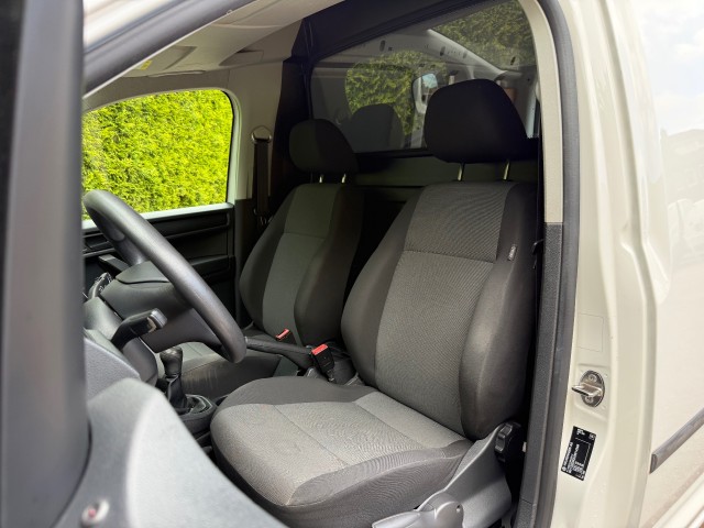 VOLKSWAGEN CADDY 1.6 TDI L1H1 Airco / Trekhaak / 100% Dealer onderhouden / Parkeersensoren, VDW Cars, Enschede