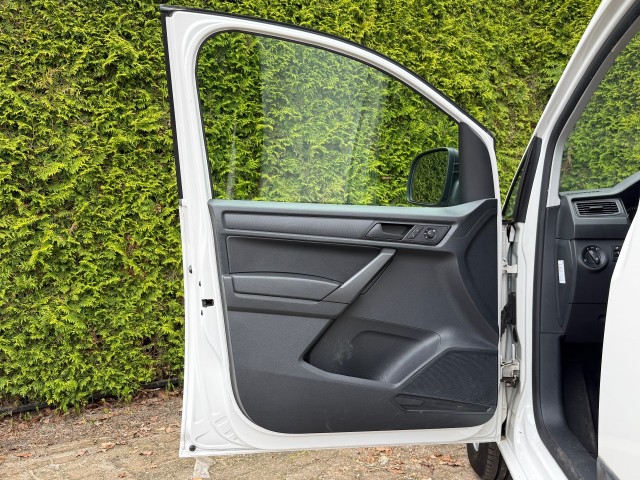 VOLKSWAGEN CADDY 1.6 TDI L1H1 Airco / Trekhaak / 100% Dealer onderhouden / Parkeersensoren, VDW Cars, Enschede