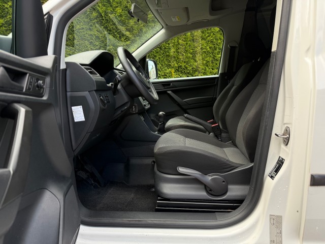 VOLKSWAGEN CADDY 1.6 TDI L1H1 Airco / Trekhaak / 100% Dealer onderhouden / Parkeersensoren, VDW Cars, Enschede