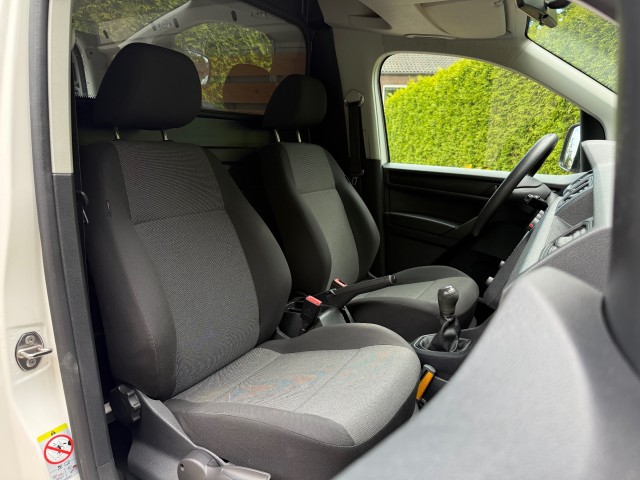 VOLKSWAGEN CADDY 1.6 TDI L1H1 Airco / Trekhaak / 100% Dealer onderhouden / Parkeersensoren, VDW Cars, Enschede