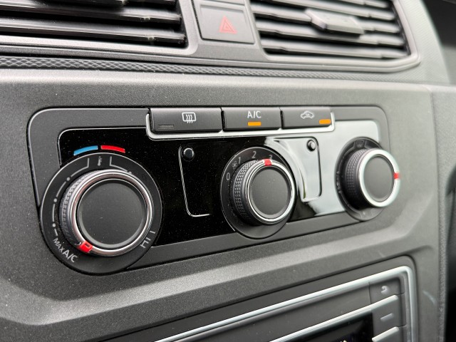 VOLKSWAGEN CADDY 1.6 TDI L1H1 Airco / Trekhaak / 100% Dealer onderhouden / Parkeersensoren, VDW Cars, Enschede
