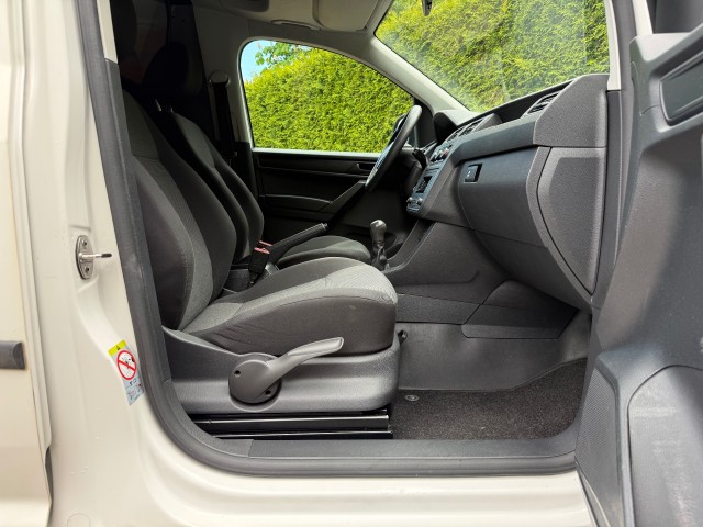 VOLKSWAGEN CADDY 1.6 TDI L1H1 Airco / Trekhaak / 100% Dealer onderhouden / Parkeersensoren, VDW Cars, Enschede