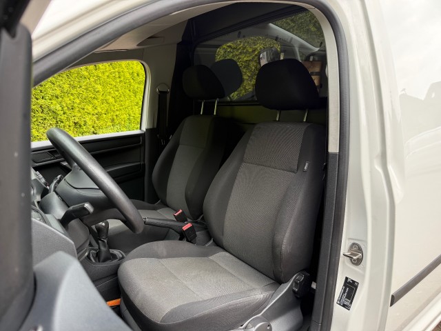 VOLKSWAGEN CADDY 2.0 TDI L1H1 Airco / Trekhaak / 100% Dealer onderhouden / Parkeersensoren, VDW Cars, Enschede