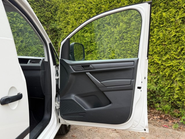 VOLKSWAGEN CADDY 2.0 TDI L1H1 Airco / Trekhaak / 100% Dealer onderhouden / Parkeersensoren, VDW Cars, Enschede