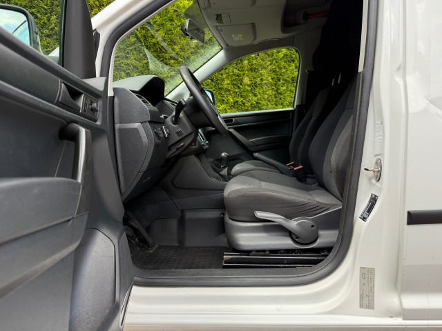VOLKSWAGEN CADDY 1.6 TDI L1H1 Airco / Trekhaak / Standkachel / Nieuwe APK, VDW Cars, Enschede