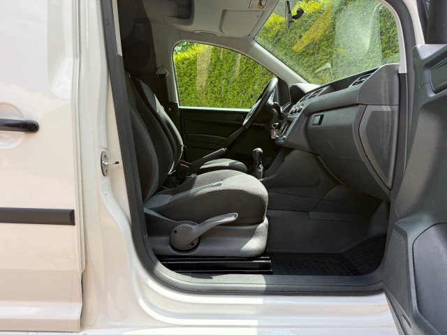 VOLKSWAGEN CADDY 1.6 TDI L1H1 Airco / Trekhaak / Standkachel / Nieuwe APK, VDW Cars, Enschede