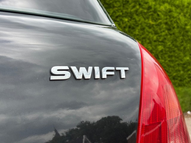 SUZUKI SWIFT 1.3 GLS Airco / Stoelverwarming / APK 2027 / 2 sleutels, VDW Cars, Enschede